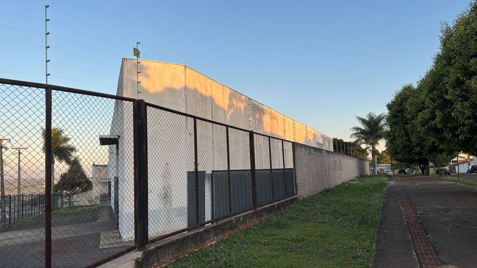 Imagens do imóveis Barracão com Doca e Pátio | Industrial/Comercial.