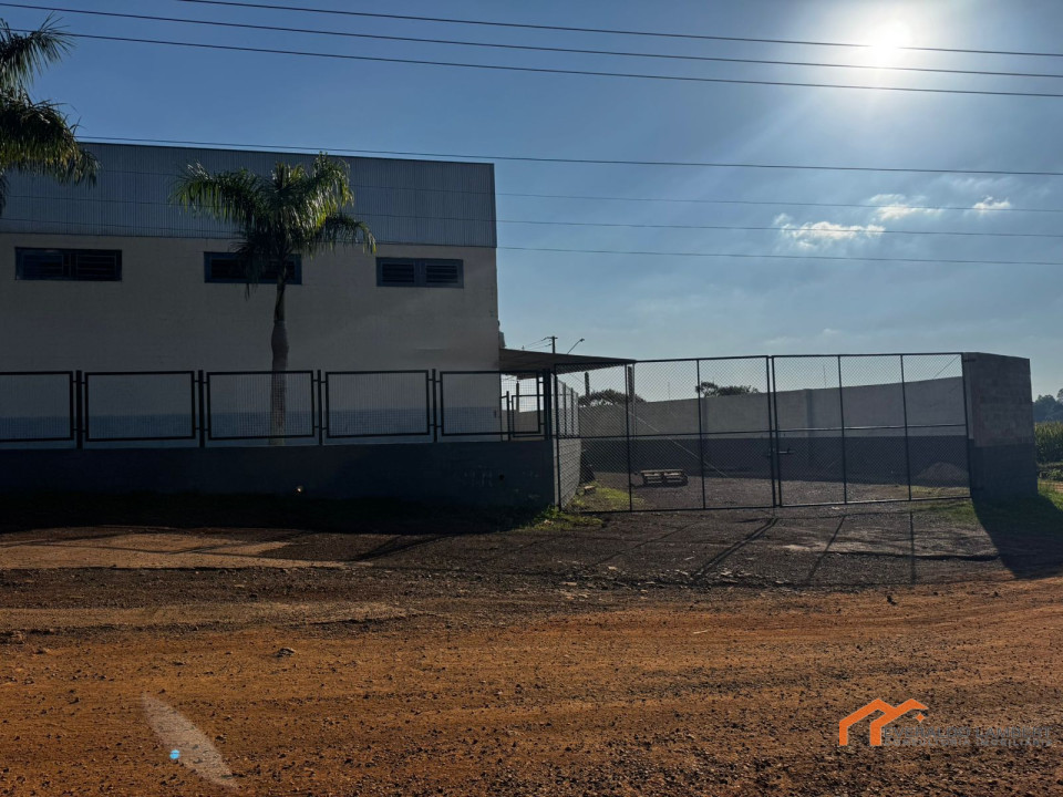 Imagens do imóveis BARRACÃO + DOCA 900m².