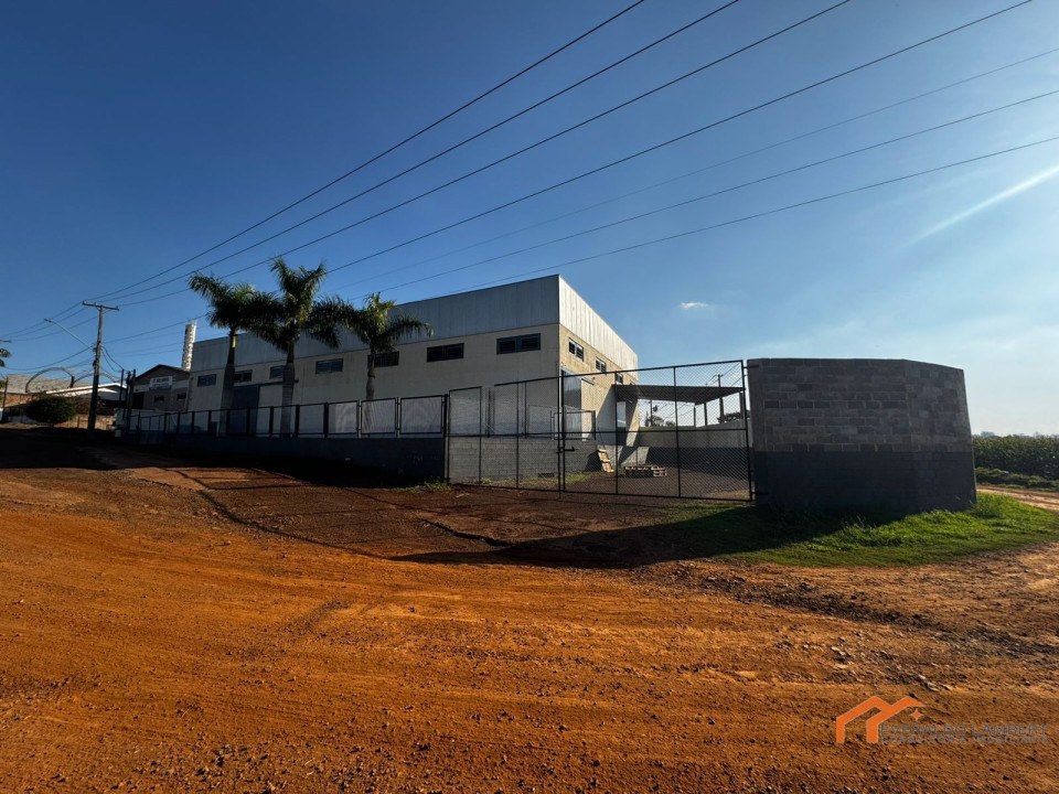 Imagens do imóveis BARRACÃO + DOCA 900m².
