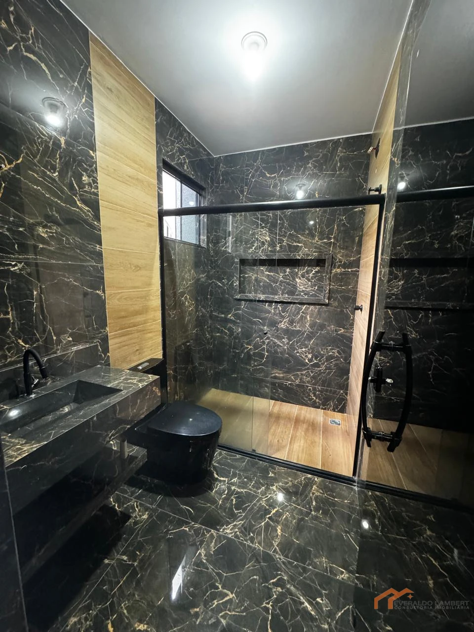 Imagens do imóveis CASA NOVA | COMPLETO DE ARMÁRIOS.