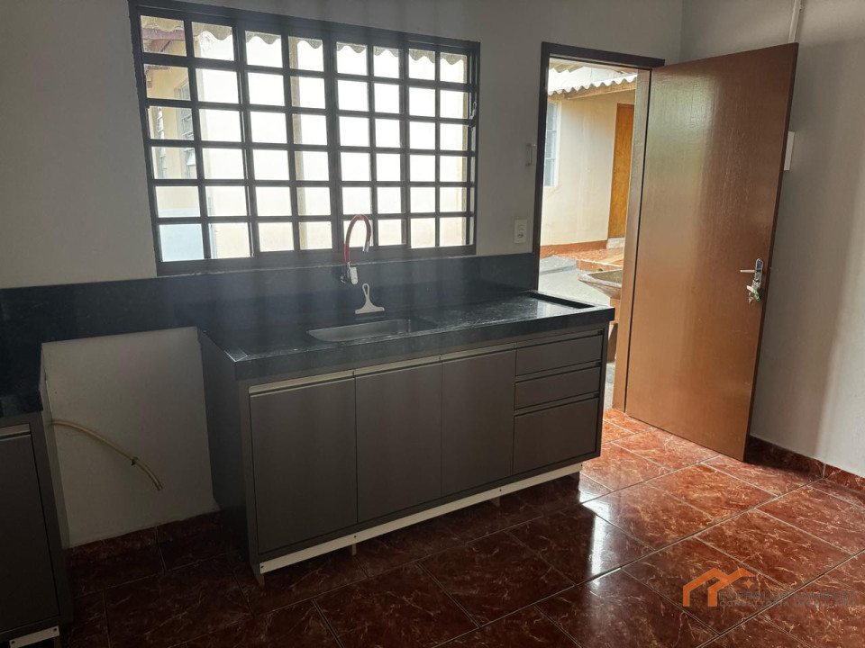 Imagens do imóveis CASA COM EDÍCULA.