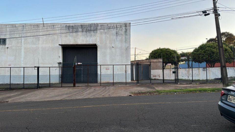 Imagens do imóveis Barracão com Doca e Pátio | Industrial/Comercial.