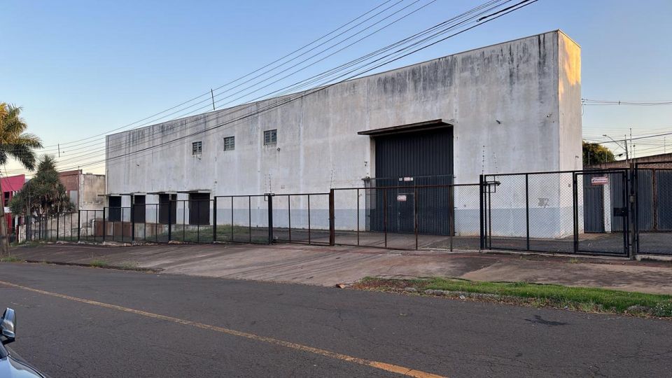 Imagens do imóveis Barracão com Doca e Pátio | Industrial/Comercial.