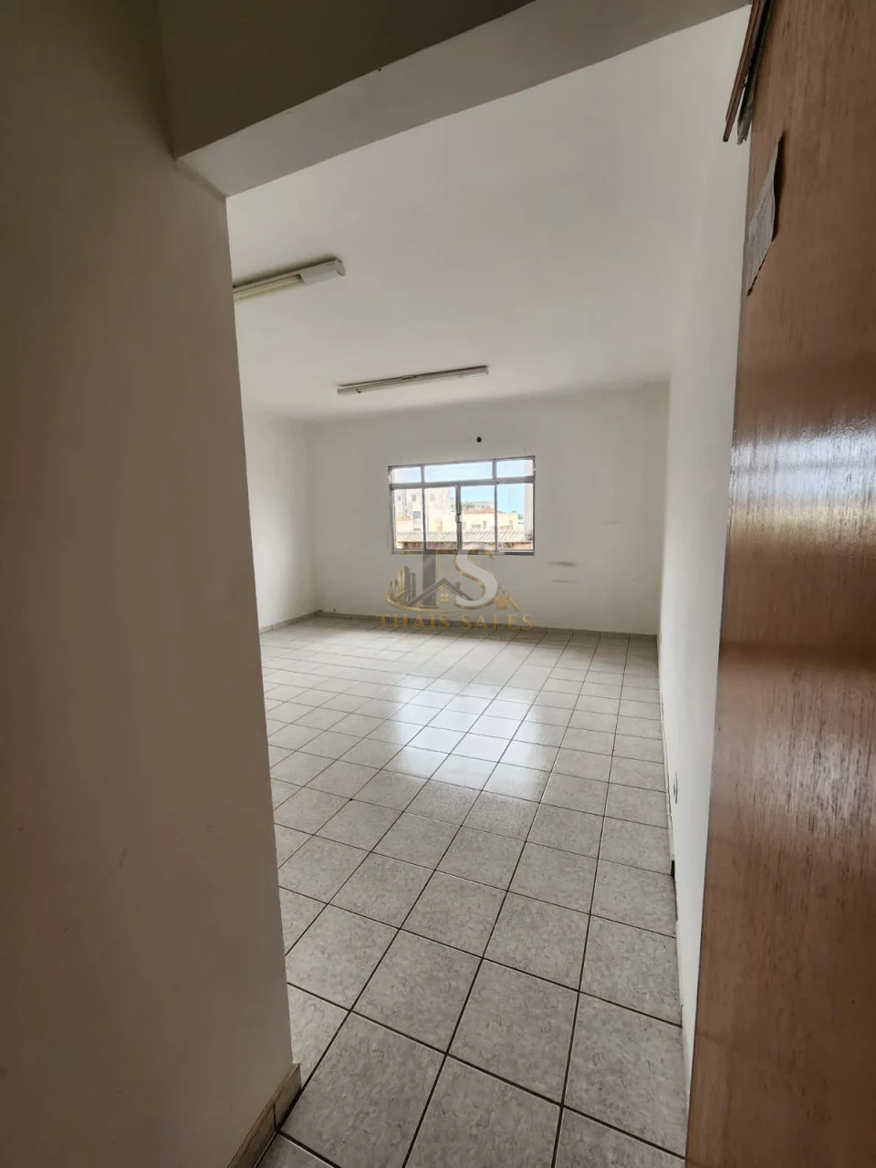 SALA COMERCIAL SOBRELOJA