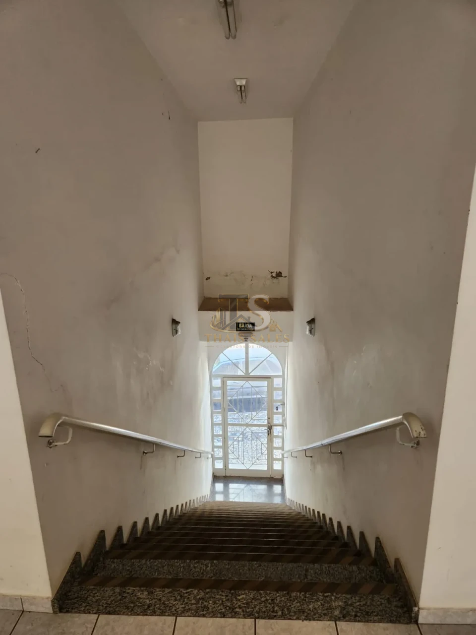 SALA COMERCIAL SOBRELOJA