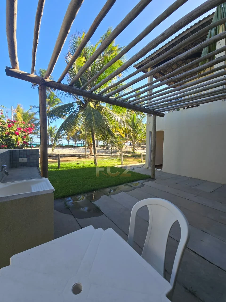 Imagens do imóveis Casa de praia pé na areia em condomínio dentro de Maceió