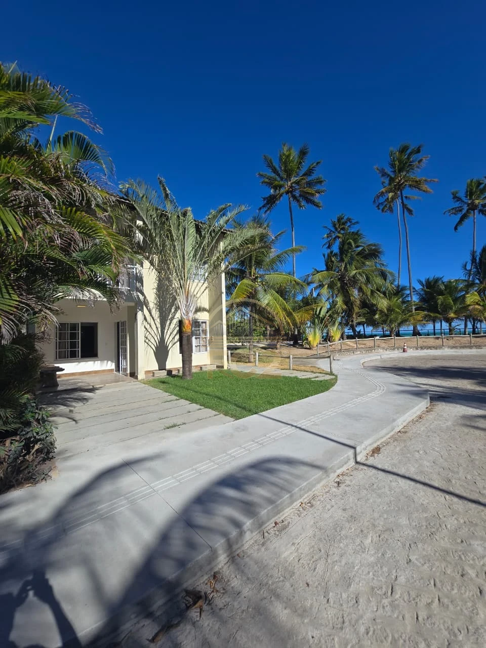 Imagens do imóveis Casa de praia pé na areia em condomínio dentro de Maceió