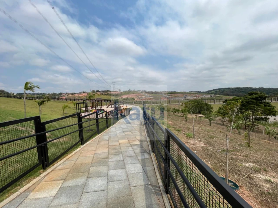 Terreno à venda no Condomínio Portal dos Lagos – Jundiaí/SP Imagens do imóveis Terreno à venda no Condomínio Portal dos Lagos – Jundiaí/SP