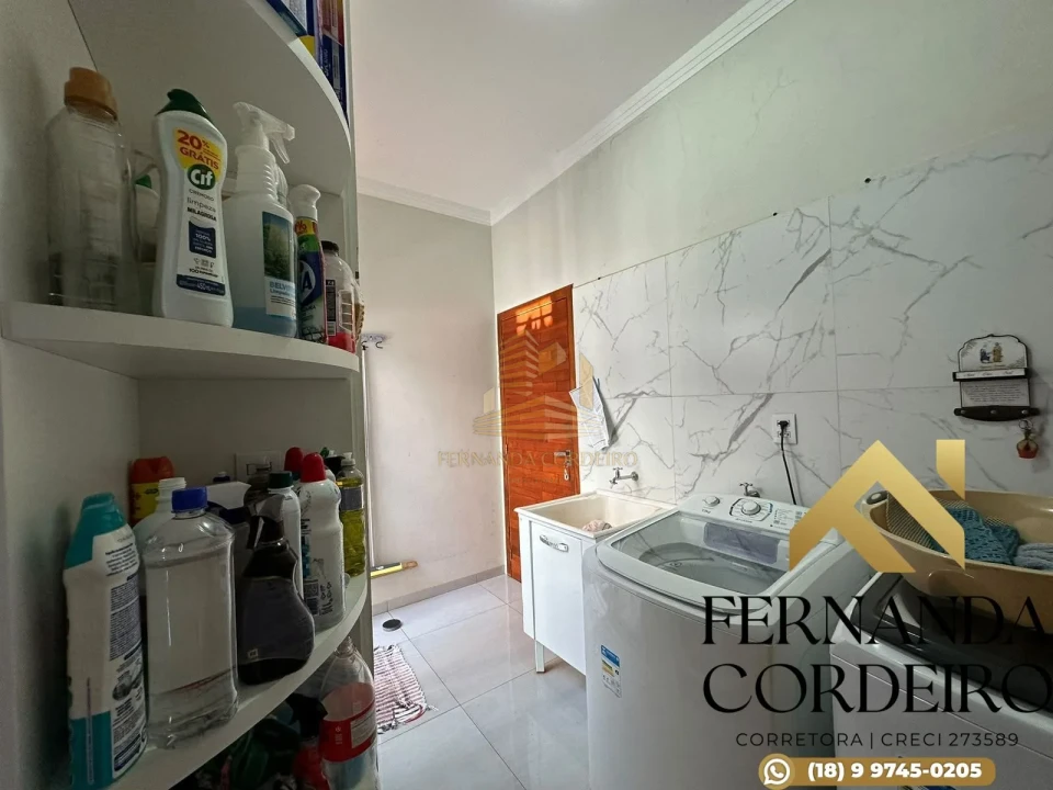 Casa à Venda em Condomínio Fechado