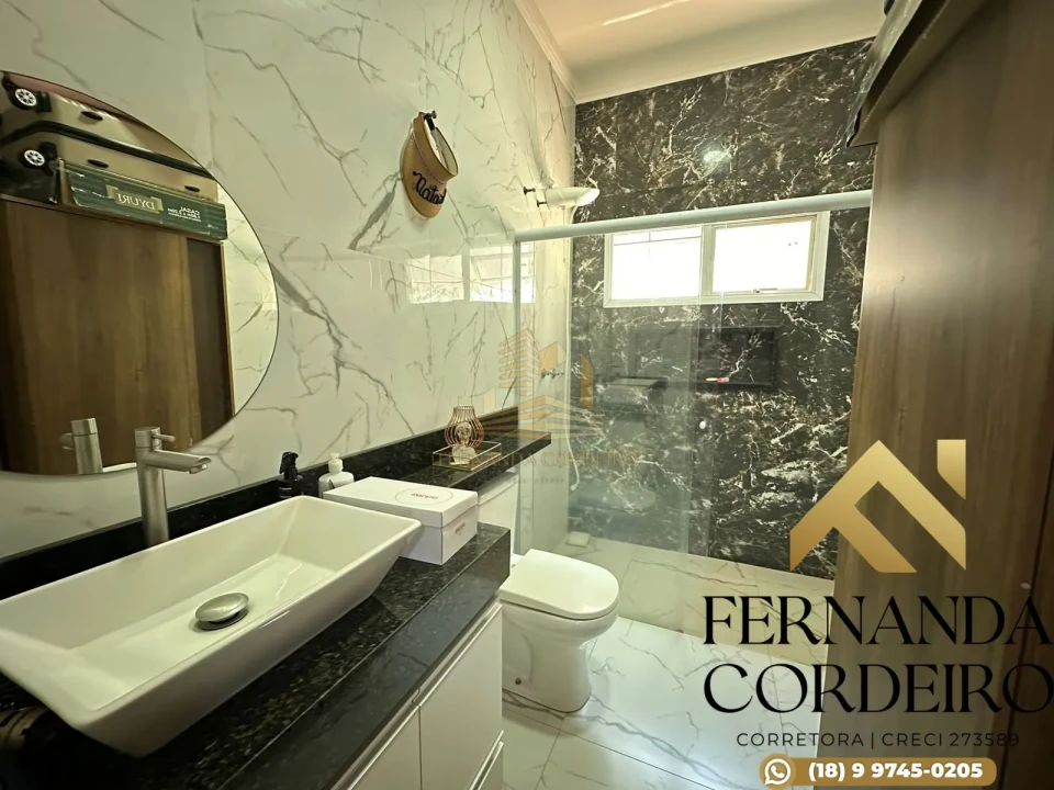 Casa à Venda em Condomínio Fechado