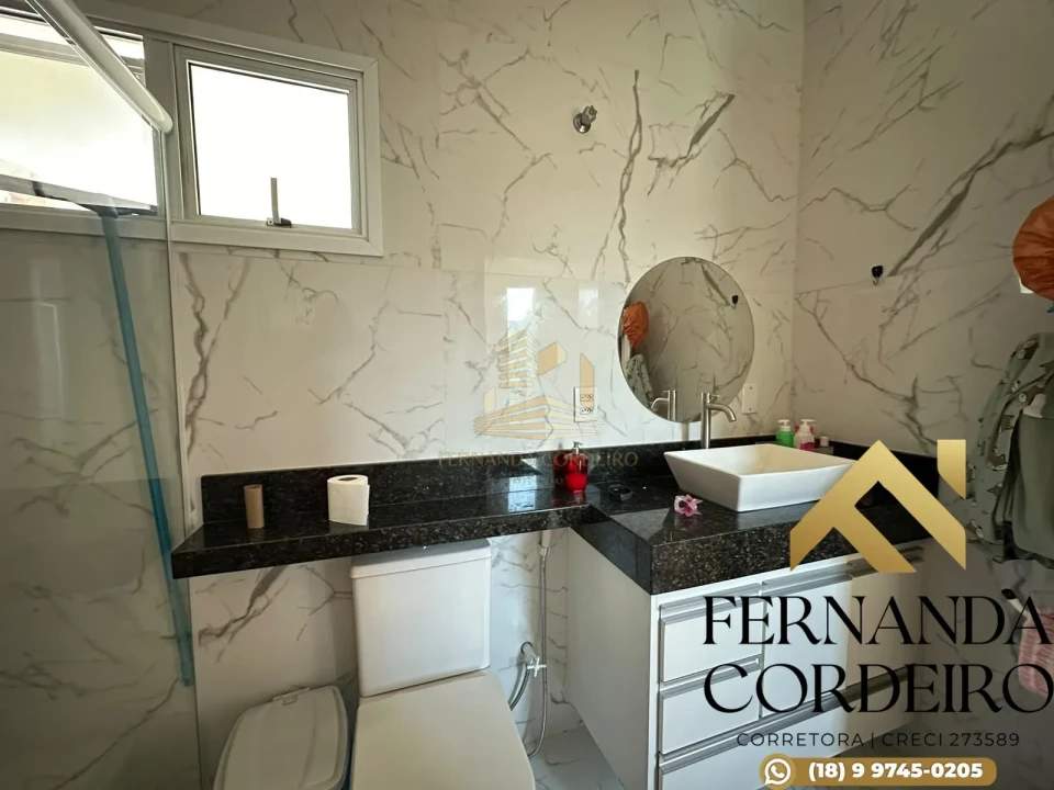 Casa à Venda em Condomínio Fechado