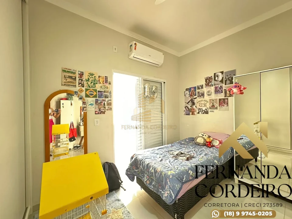Casa à Venda em Condomínio Fechado