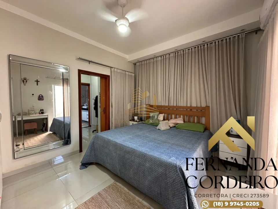 Casa à Venda em Condomínio Fechado
