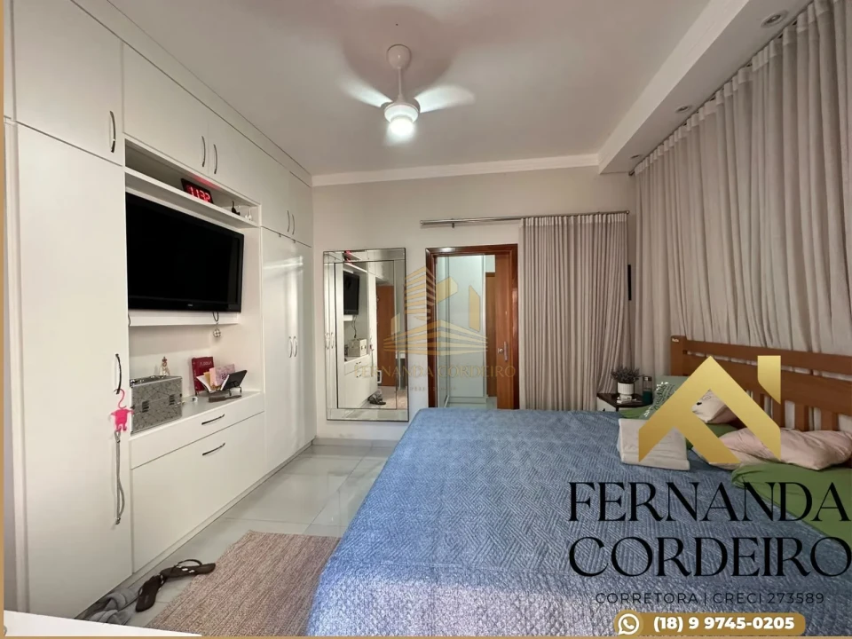 Casa à Venda em Condomínio Fechado