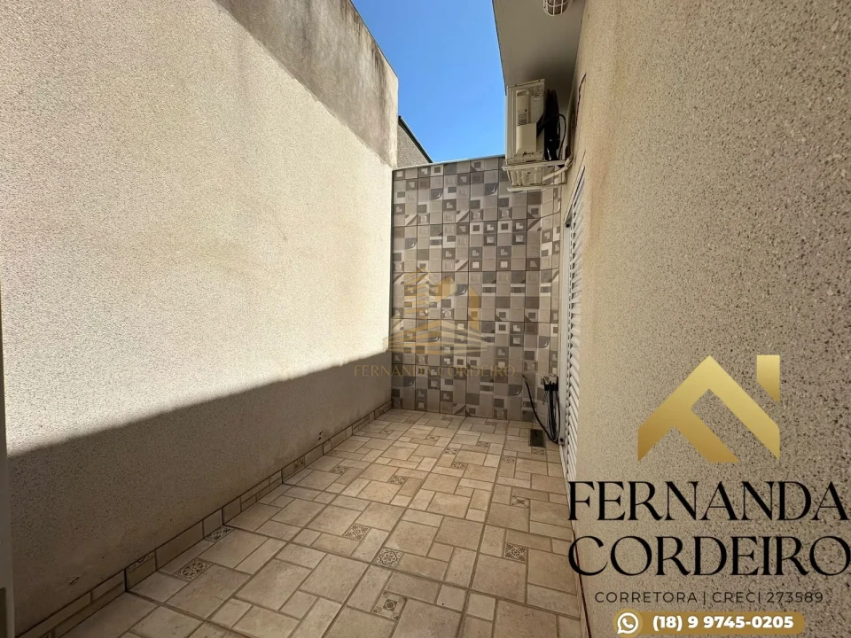 Casa à Venda em Condomínio Fechado