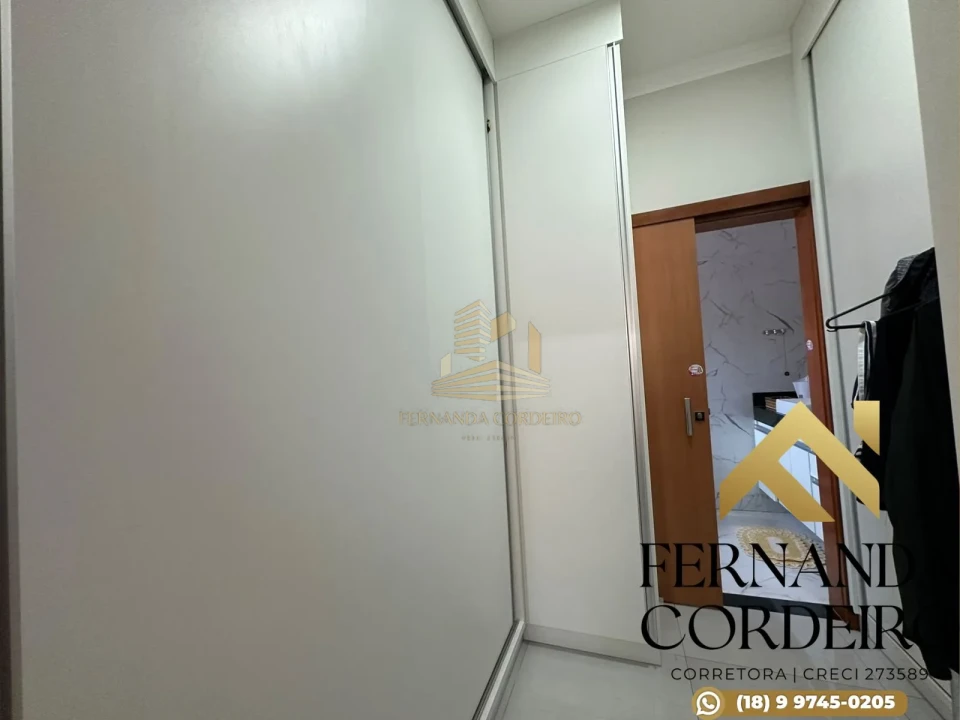 Casa à Venda em Condomínio Fechado