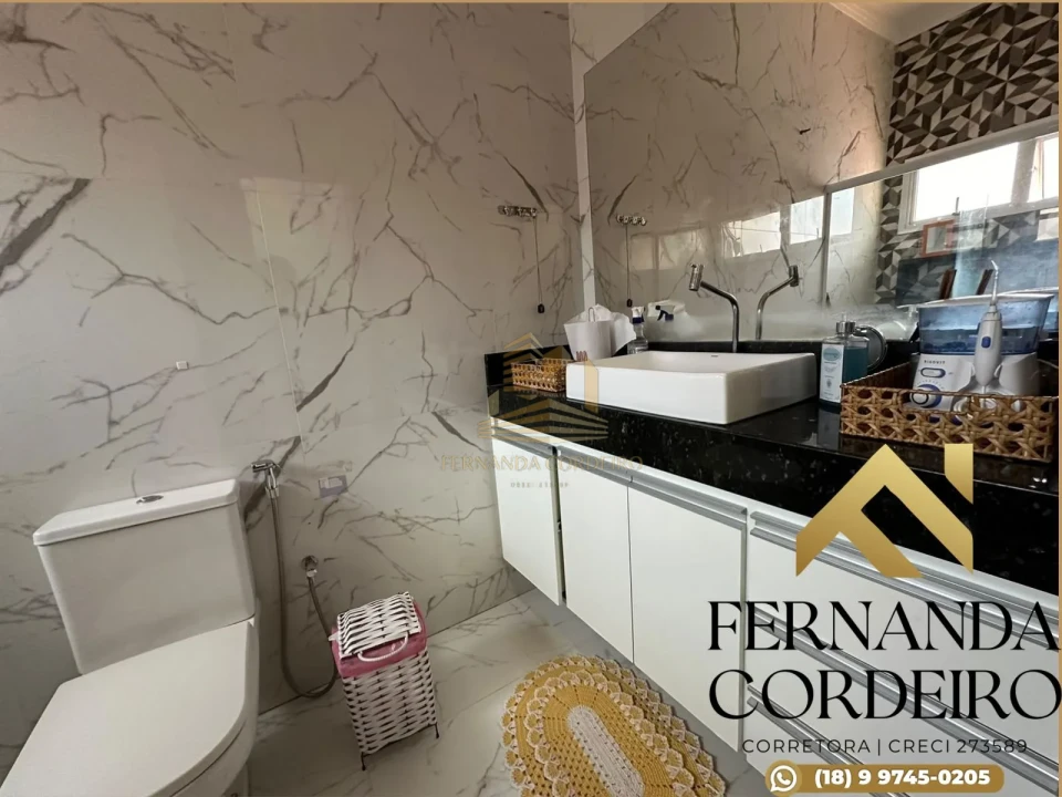 Casa à Venda em Condomínio Fechado