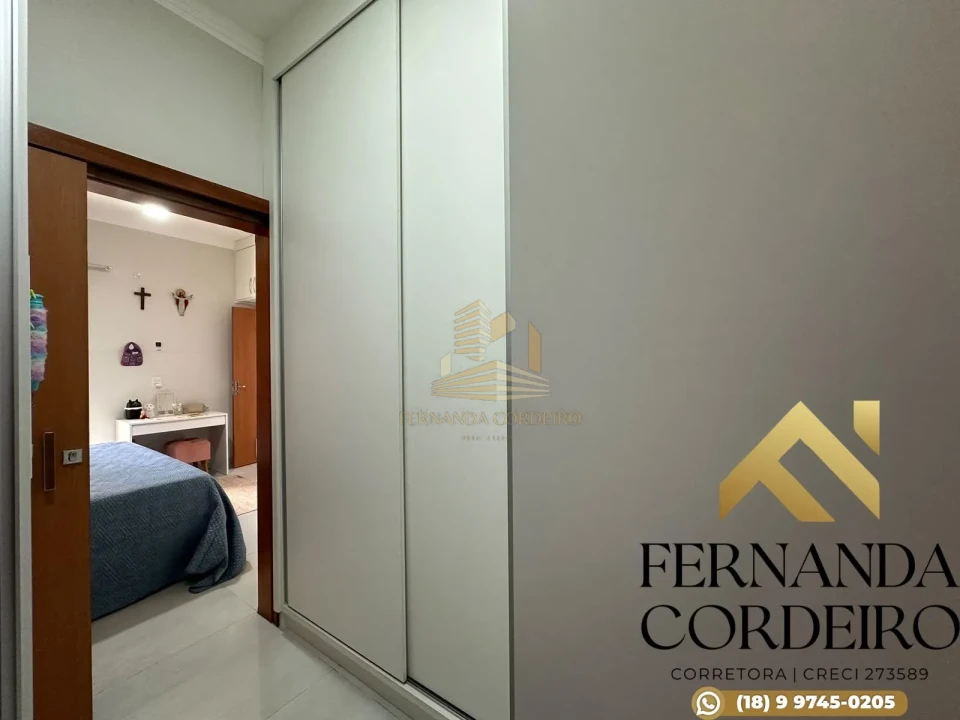 Casa à Venda em Condomínio Fechado