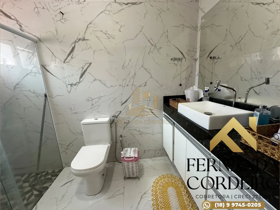 Casa à Venda em Condomínio Fechado