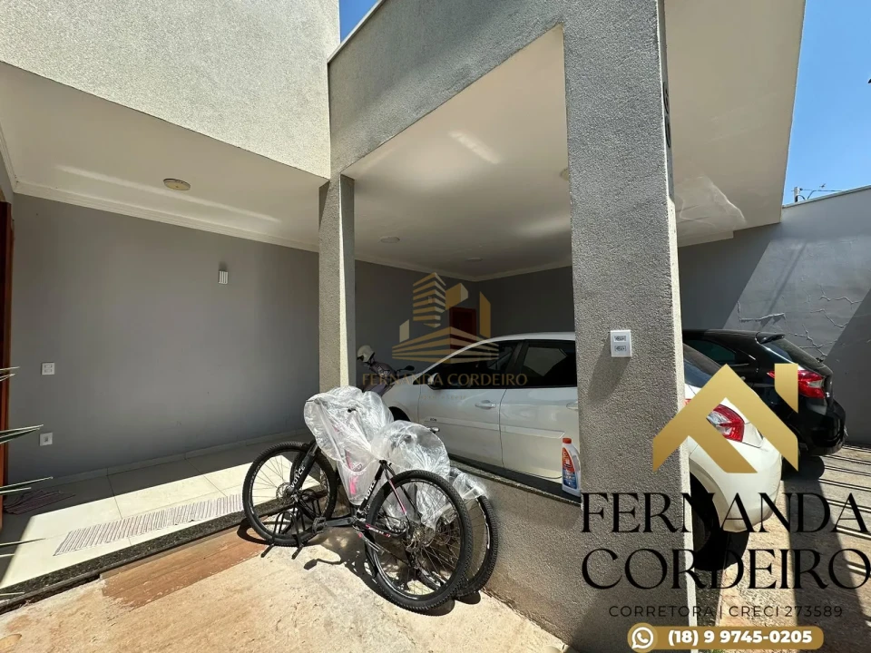 Casa à Venda em Condomínio Fechado