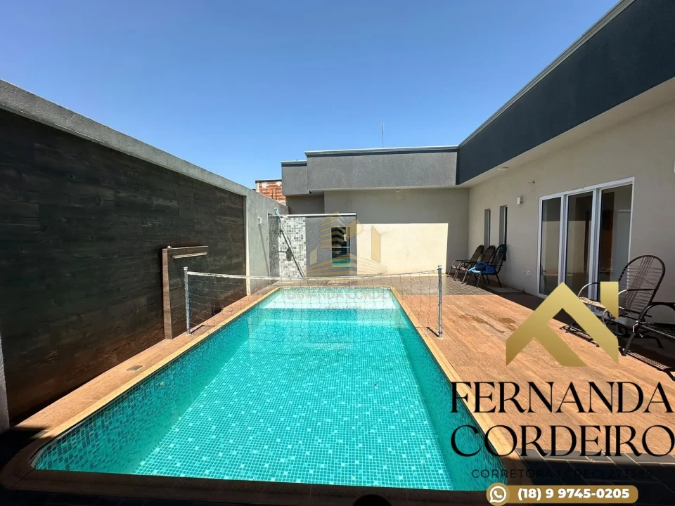 Casa à Venda em Condomínio Fechado