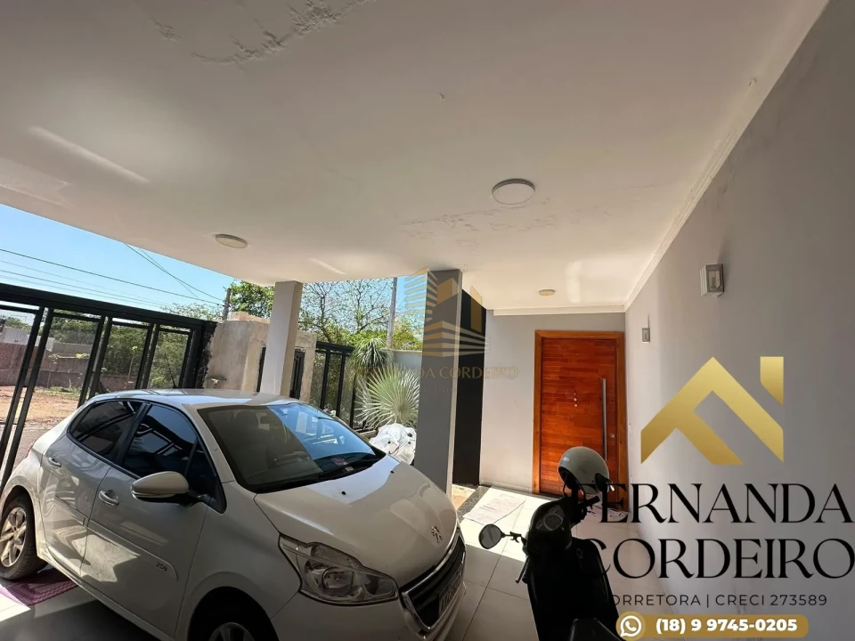 Casa à Venda em Condomínio Fechado