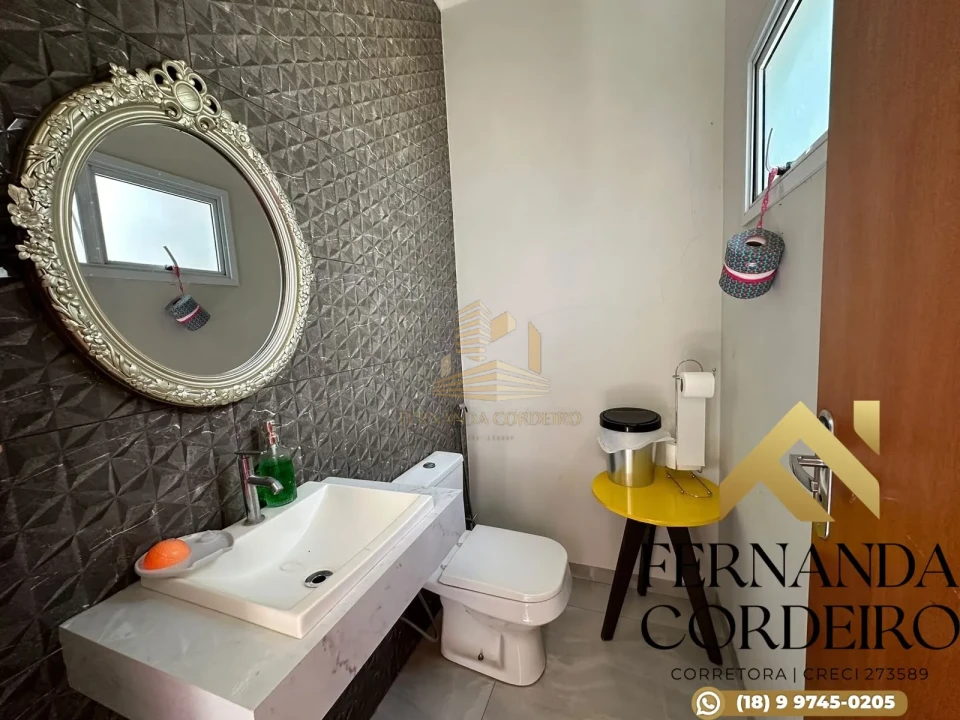 Casa à Venda em Condomínio Fechado