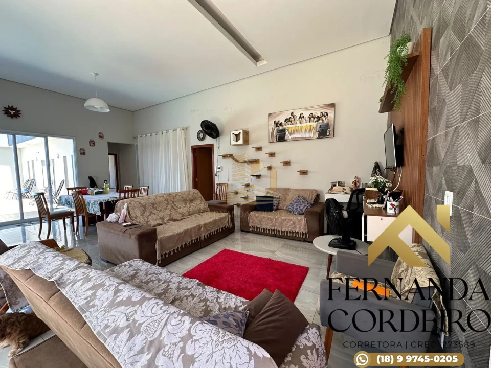 Casa à Venda em Condomínio Fechado