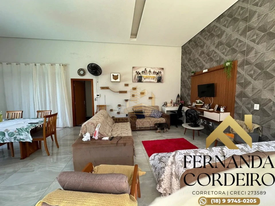 Casa à Venda em Condomínio Fechado