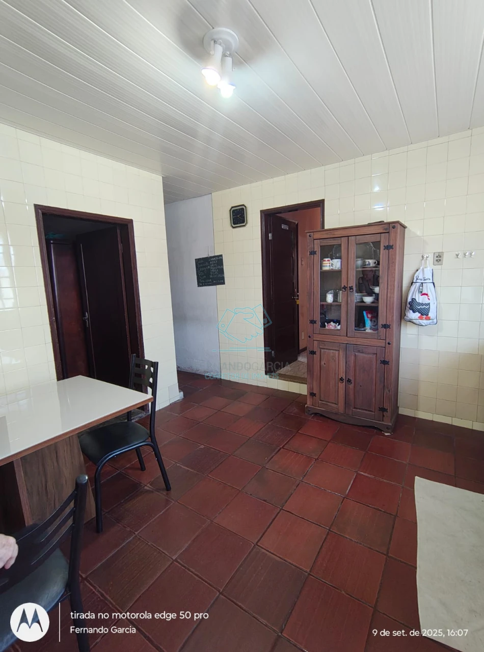 Casa em terreno de esquina no bairro anita garibaldi