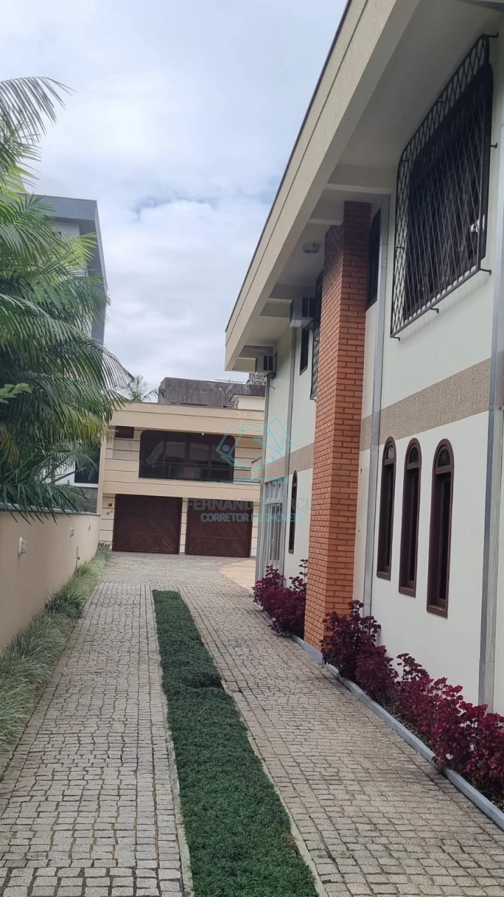 À venda: lindo sobrado com residência nos fundos em pirabeiraba