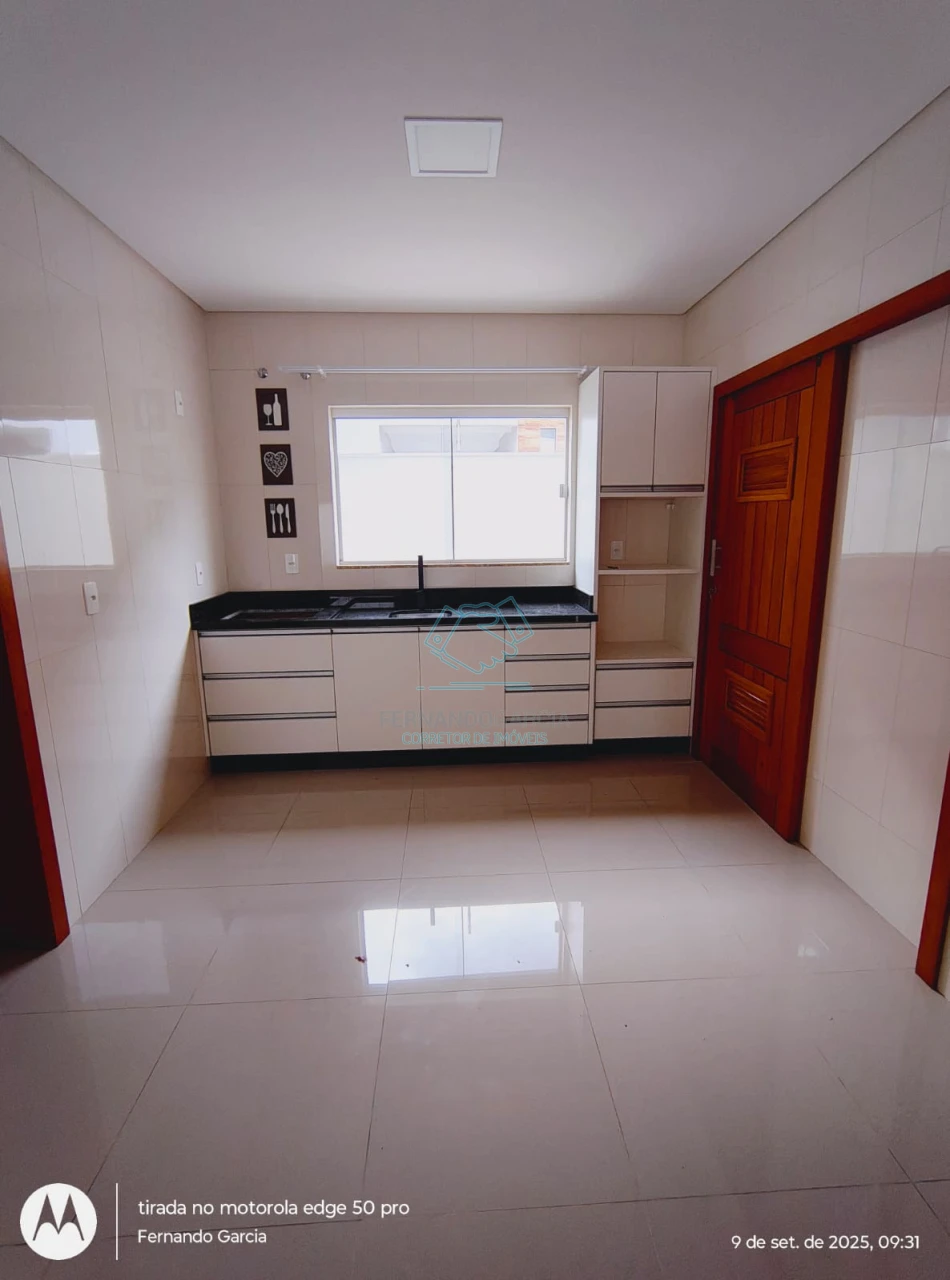 Linda casa geminada em condomínio fechado no bom retiro!