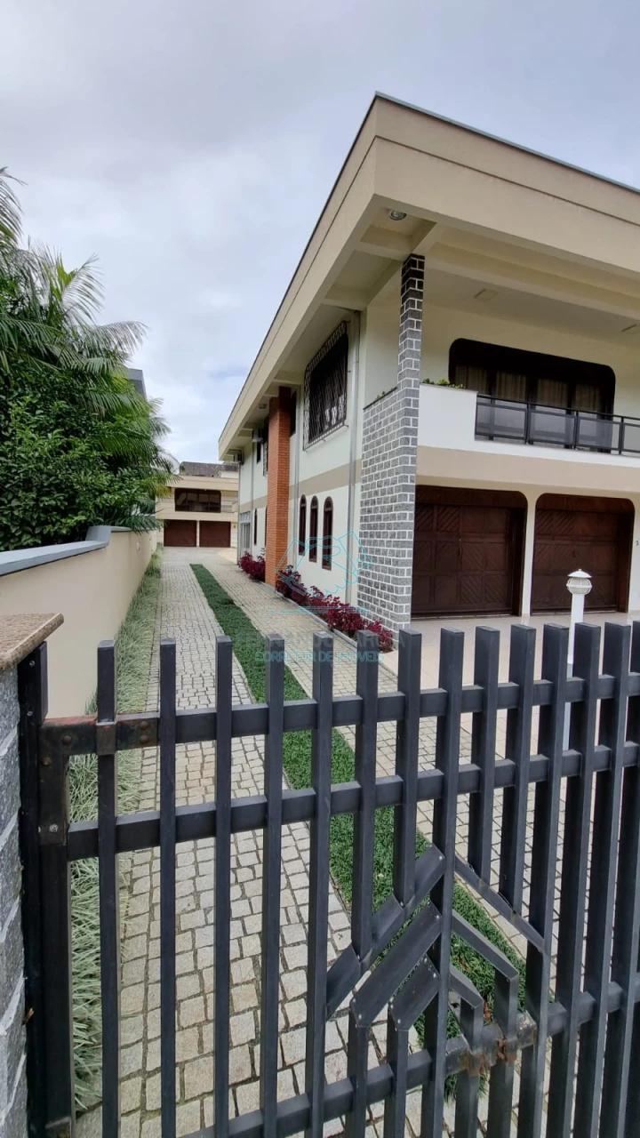 À venda: lindo sobrado com residência nos fundos em pirabeiraba