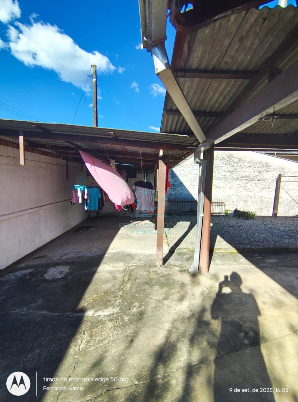 Casa em terreno de esquina no bairro anita garibaldi