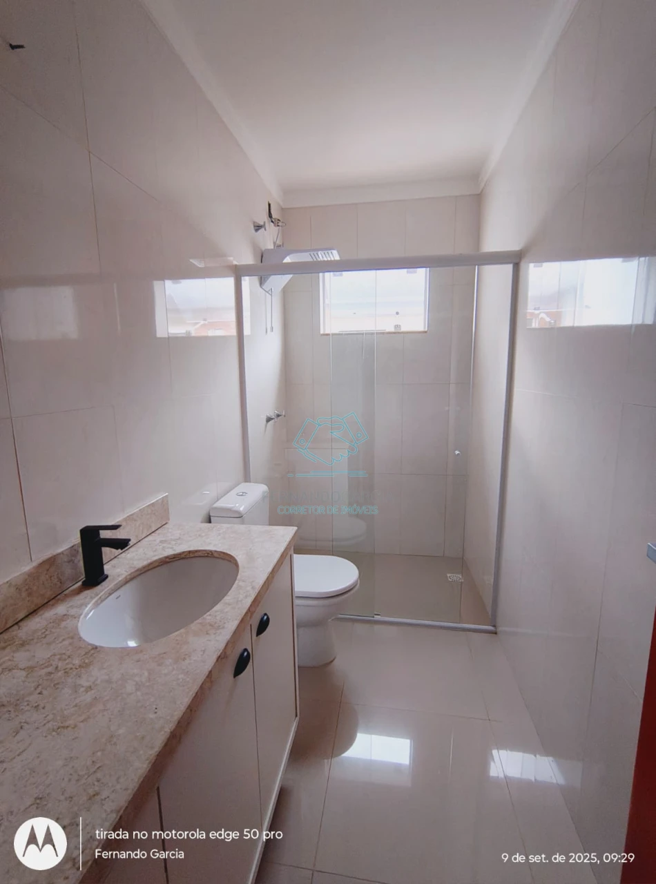 Linda casa geminada em condomínio fechado no bom retiro!