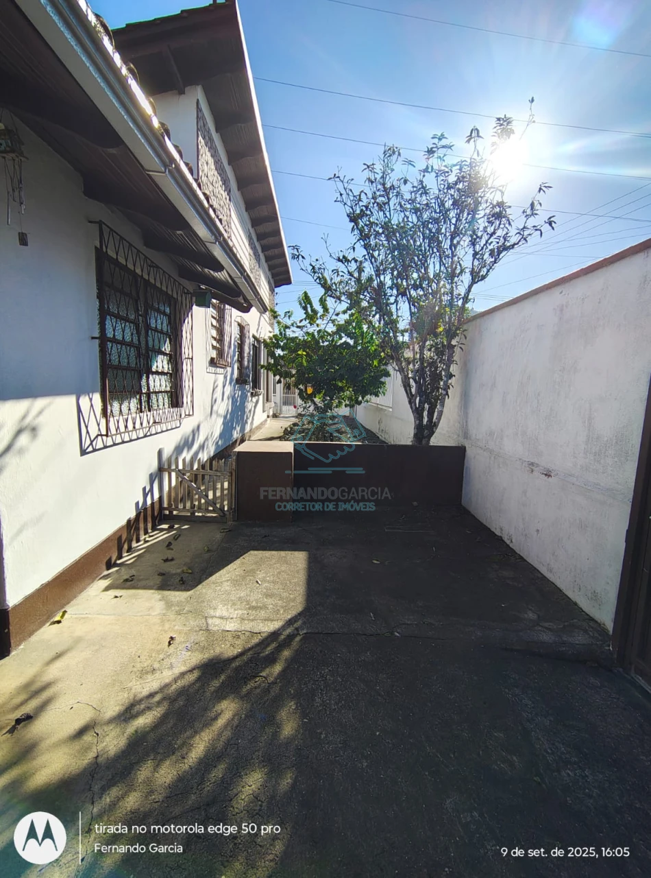 Casa em terreno de esquina no bairro anita garibaldi