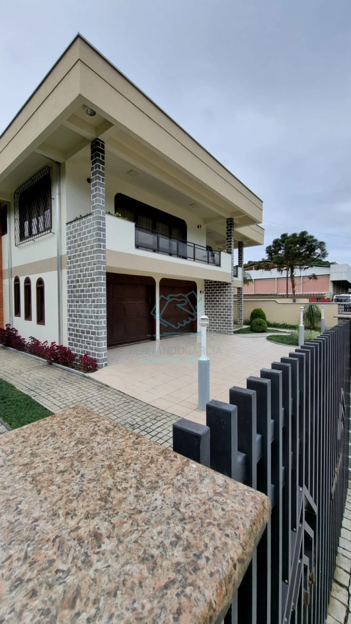 À venda: lindo sobrado com residência nos fundos em pirabeiraba