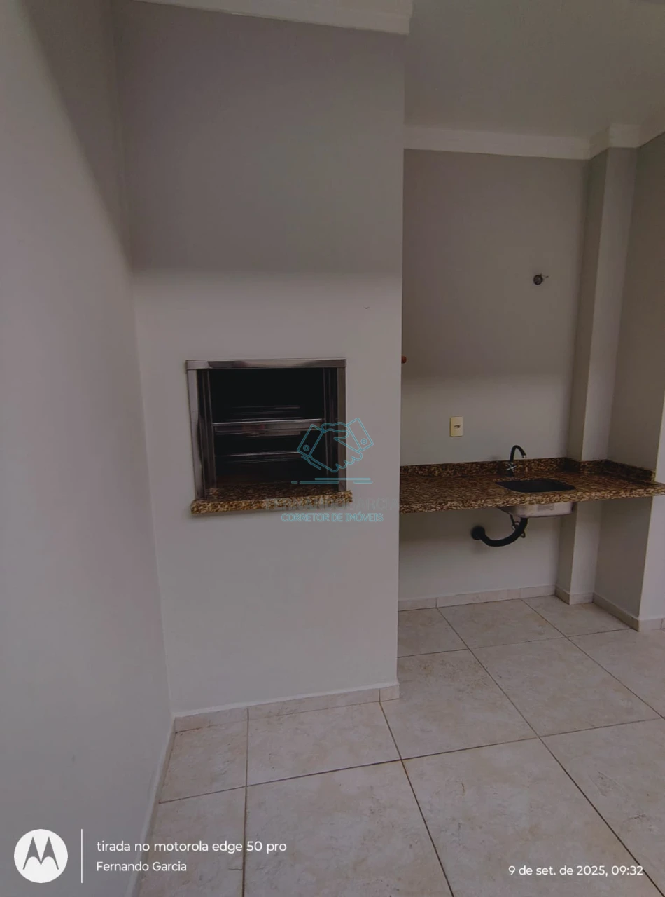 Linda casa geminada em condomínio fechado no bom retiro!