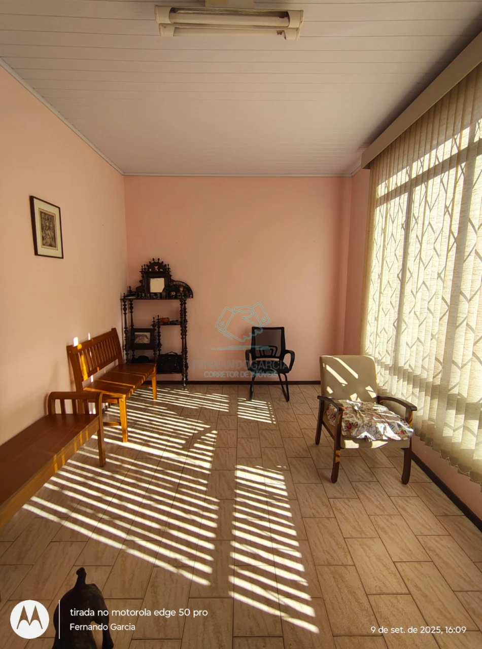 Casa em terreno de esquina no bairro anita garibaldi