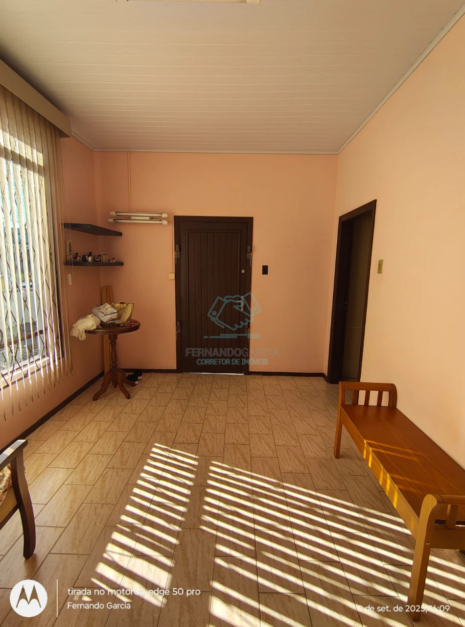 Casa em terreno de esquina no bairro anita garibaldi