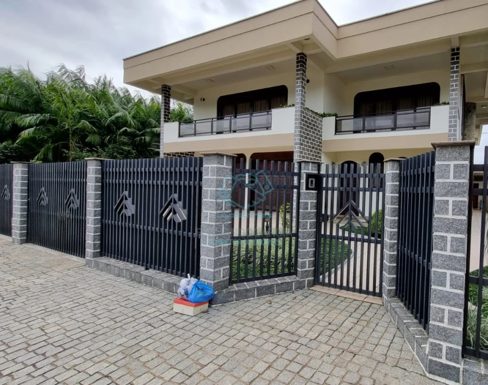 À venda: lindo sobrado com residência nos fundos em pirabeiraba