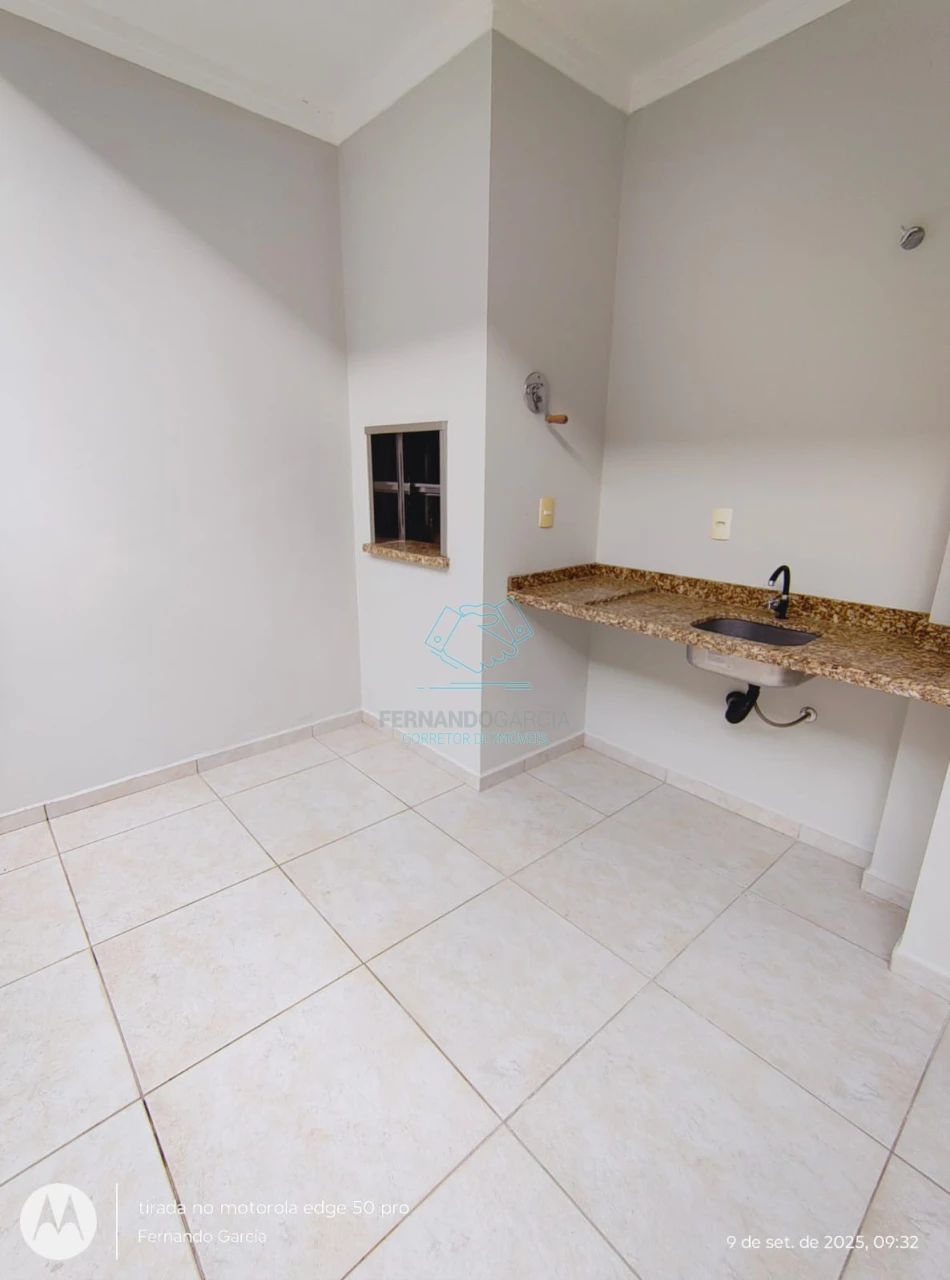 Linda casa geminada em condomínio fechado no bom retiro!