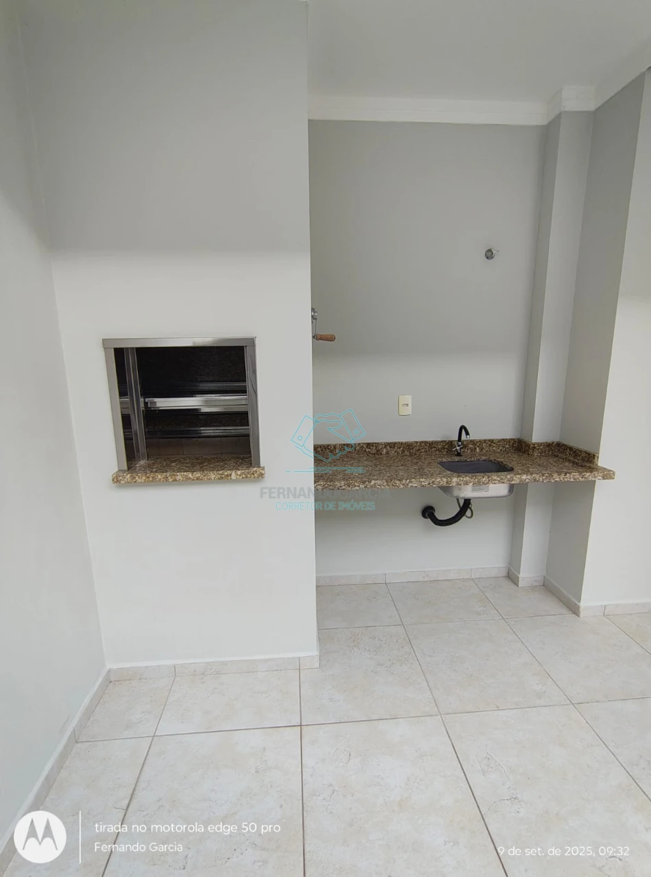 Linda casa geminada em condomínio fechado no bom retiro!