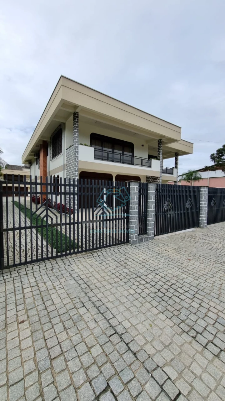 À venda: lindo sobrado com residência nos fundos em pirabeiraba