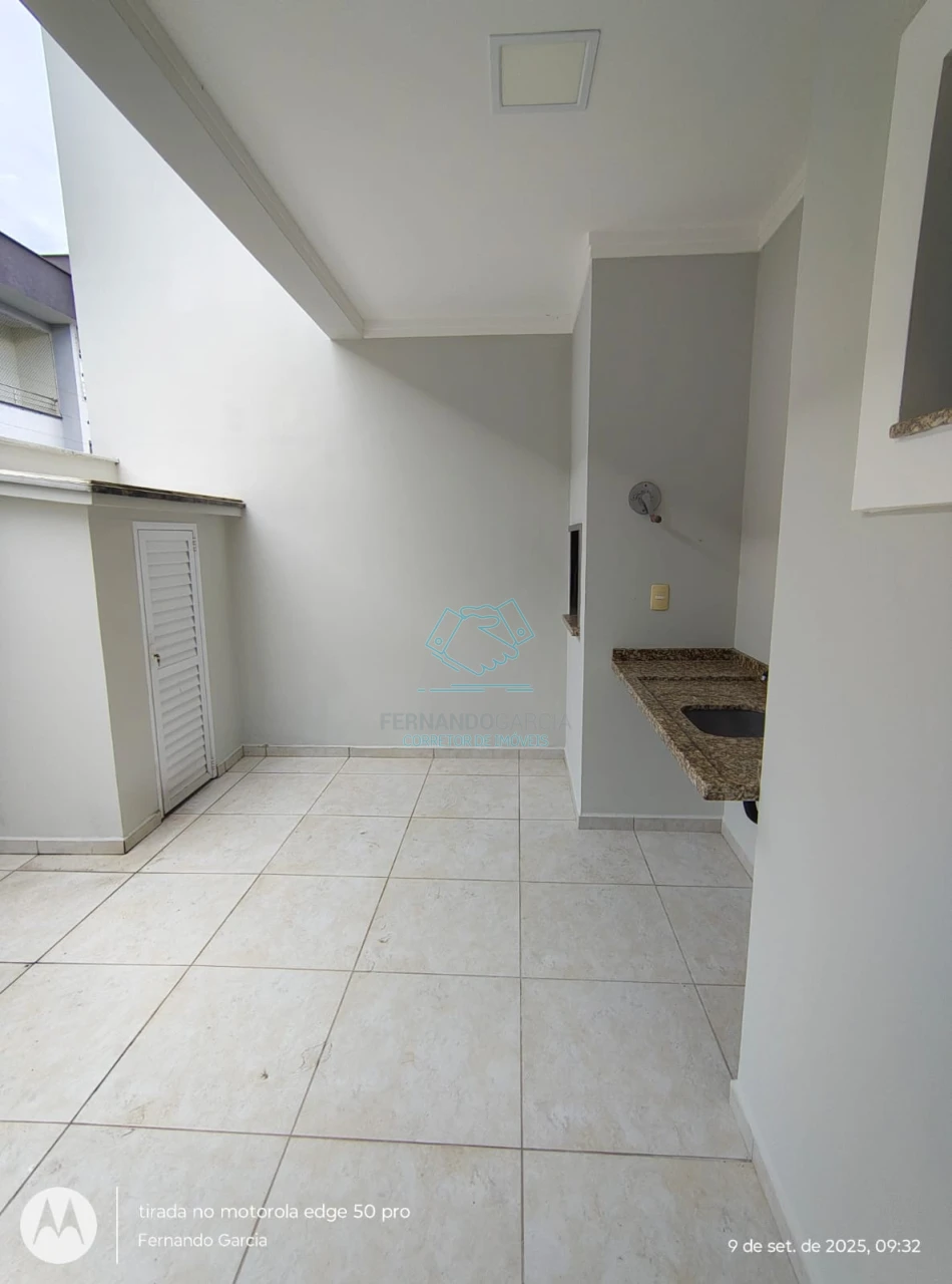 Linda casa geminada em condomínio fechado no bom retiro!