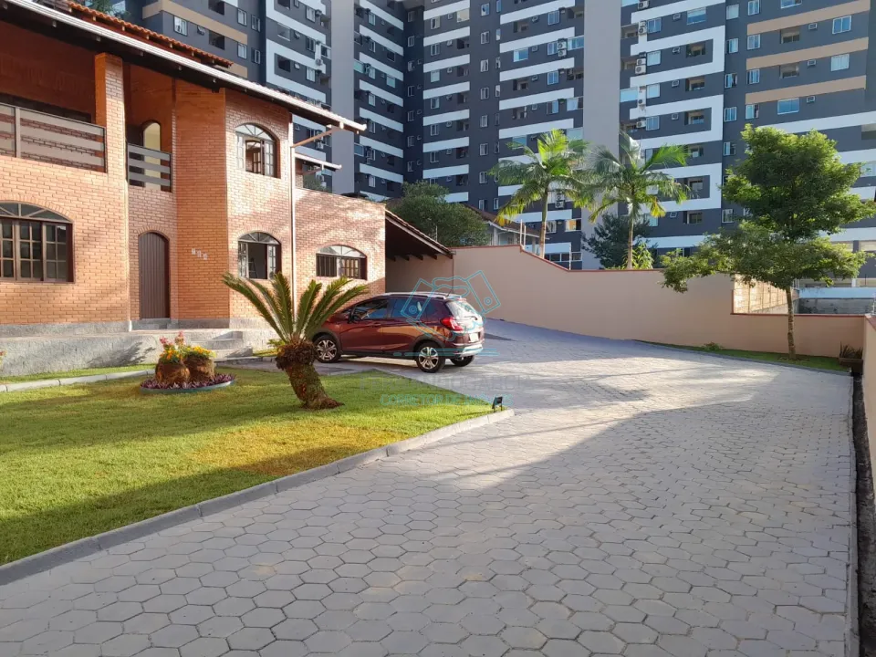 Casa com 5 quartos à venda no Anita Garibaldi, Joinville