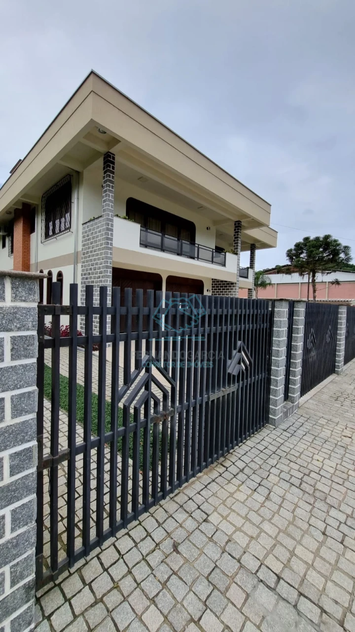 À venda: lindo sobrado com residência nos fundos em pirabeiraba