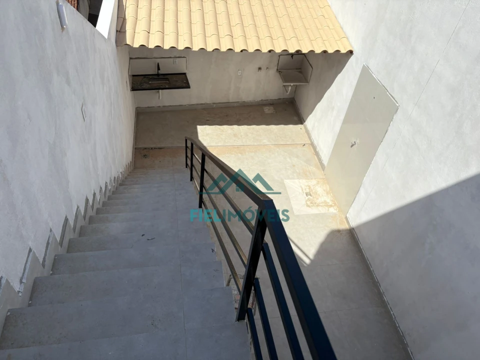 CASA AMPLA COM AREA GOUMERT PROXIMO A LAGOA DO PEROLA