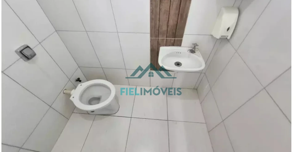 PRÉDIO COM SALAS