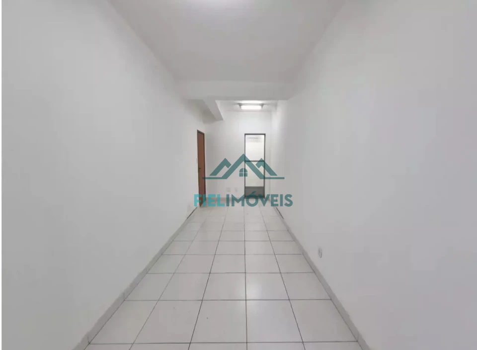 PRÉDIO COM SALAS